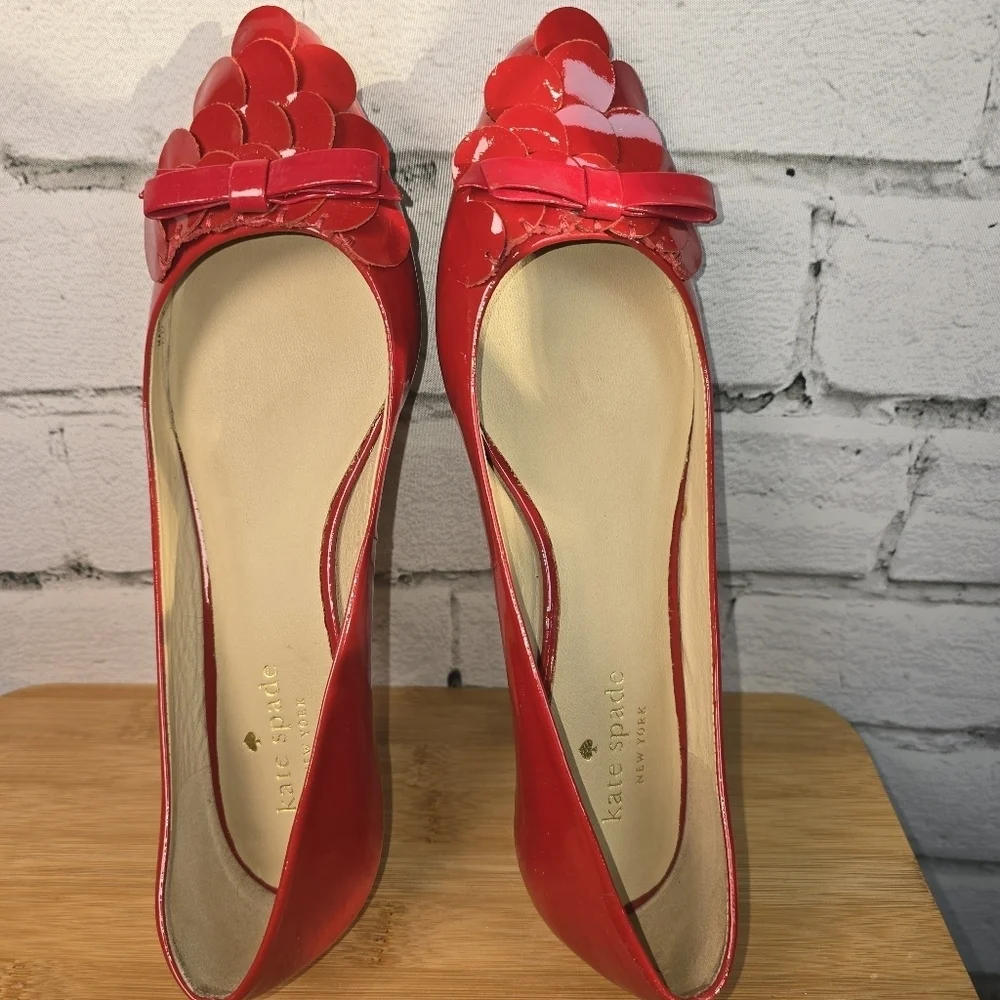 KATE SPADE NEW YORK ERICA RED PATENT FLATS WOMENS SIZE 6 1/2 EUC